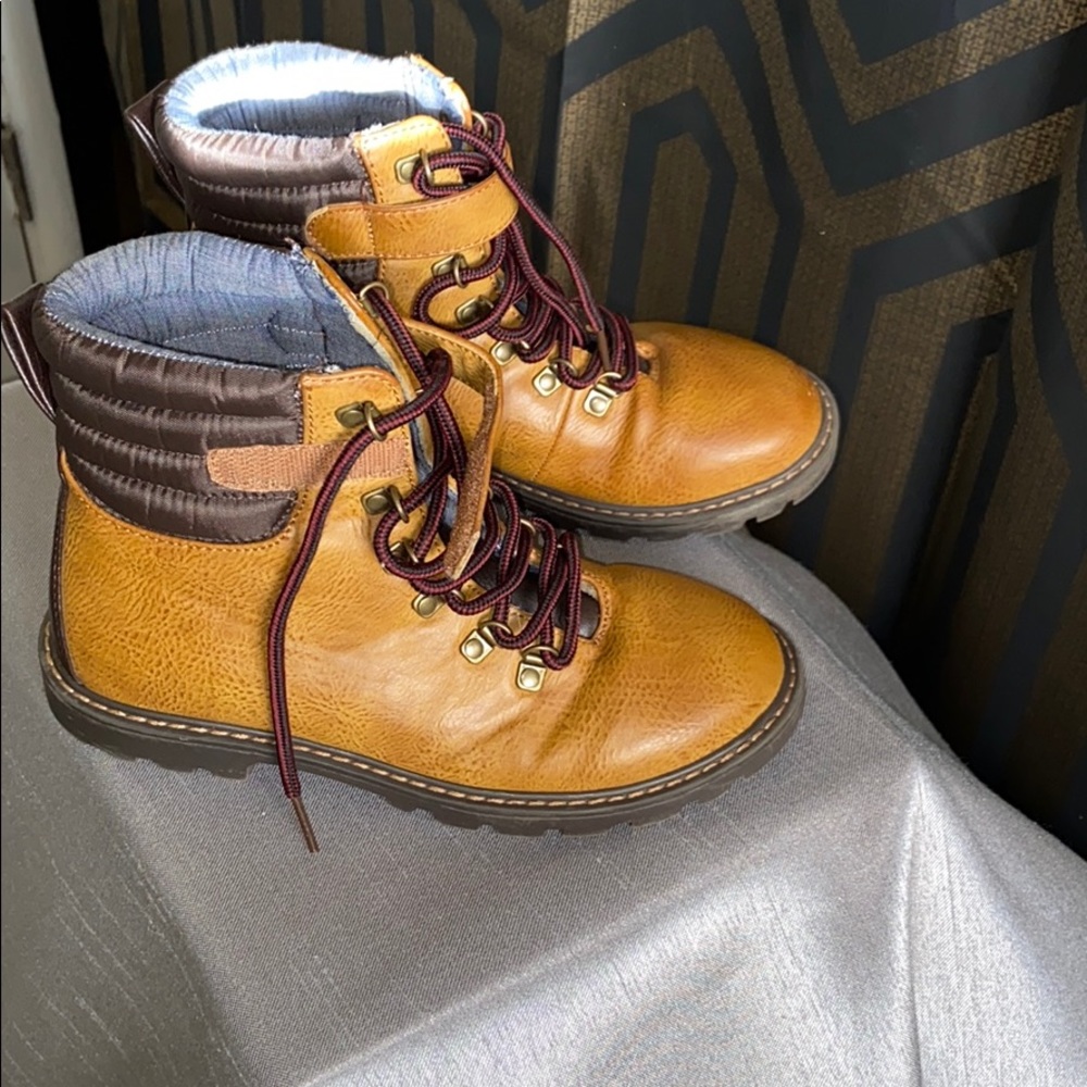Boy’s Hilfiger boots